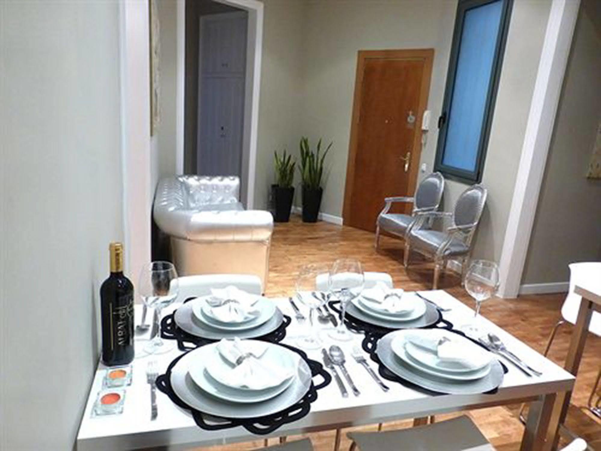 Super Balmes Guest House Barcelona Exterior foto