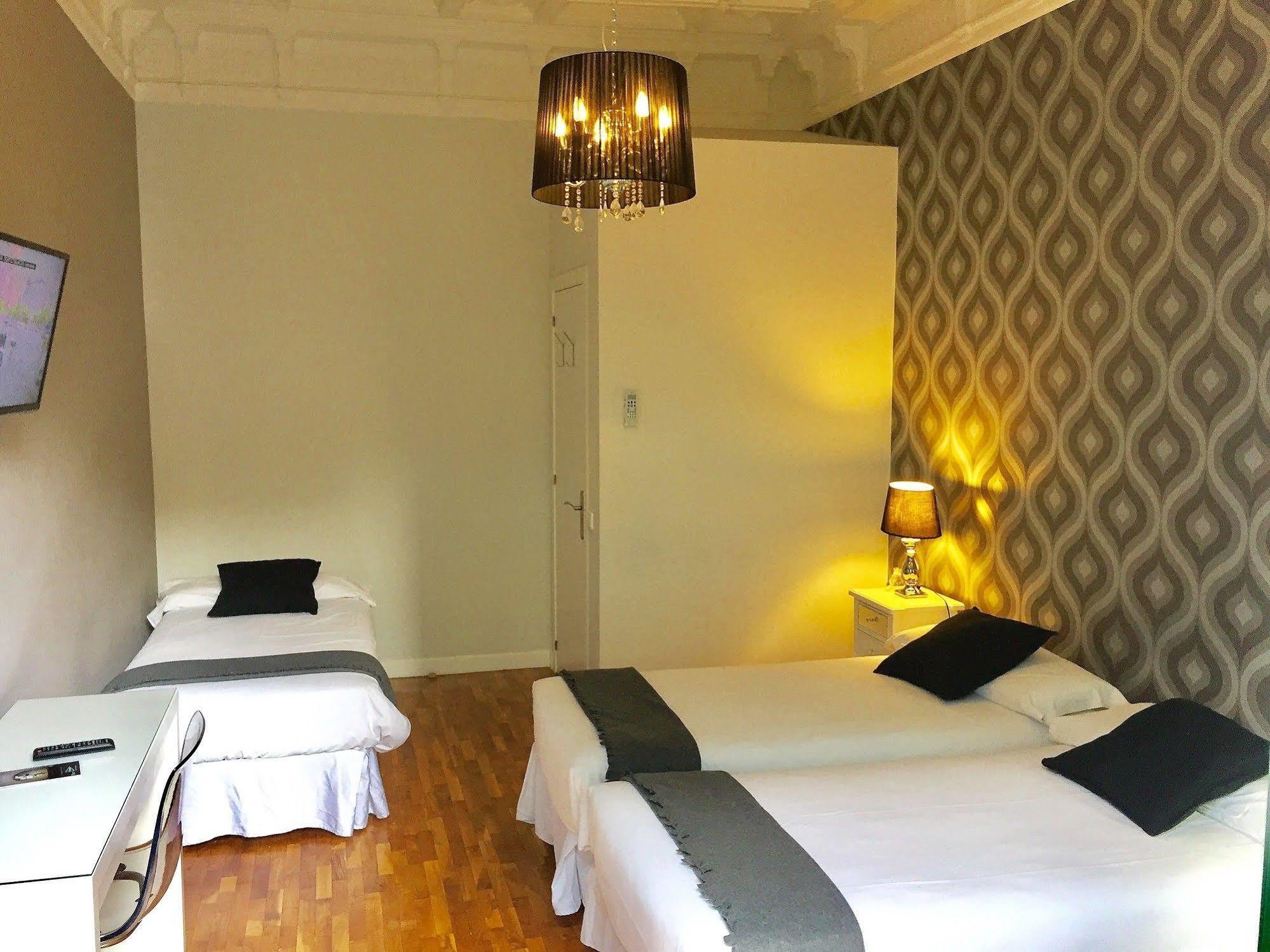 Super Balmes Guest House Barcelona Exterior foto