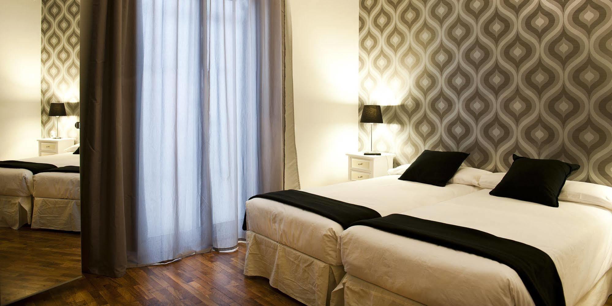 Super Balmes Guest House Barcelona Exterior foto